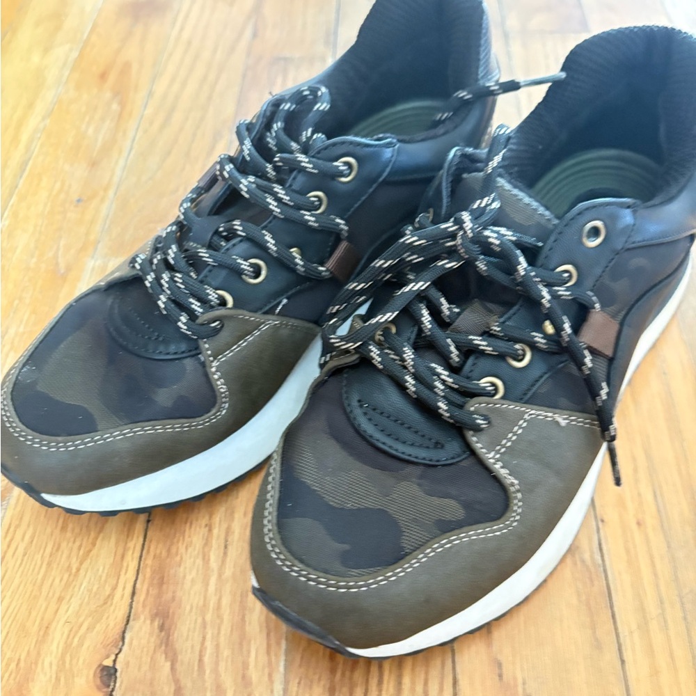 Womens Baretraps |camo print|Cabriole.Like new!#slimsneakers#cushion#walk&hike